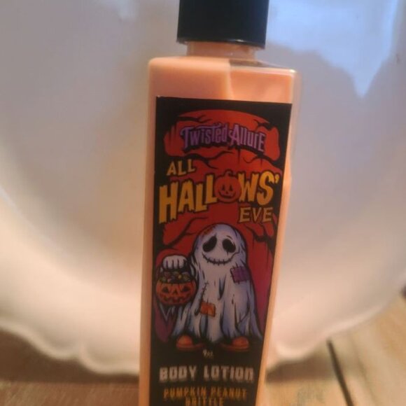 Twisted Allure All Hallows Eve PUMPKIN PEANUT BRITTLE Body Lotion HALLOWEEN Goth - Picture 3 of 4